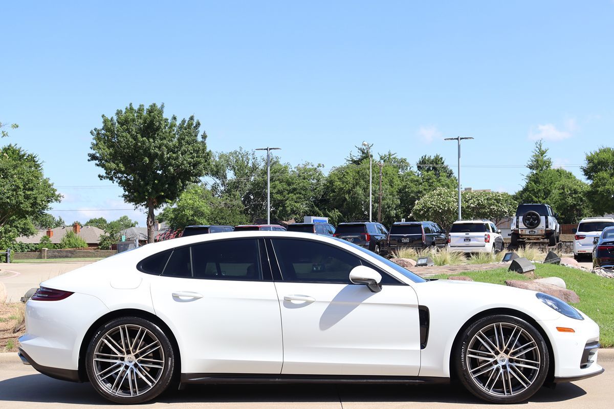 2018 Porsche Panamera Base 4 photo 5