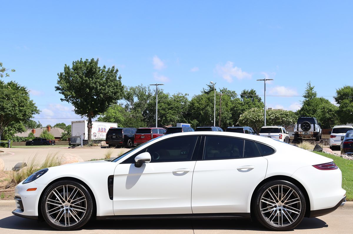 2018 Porsche Panamera Base 4 photo 6