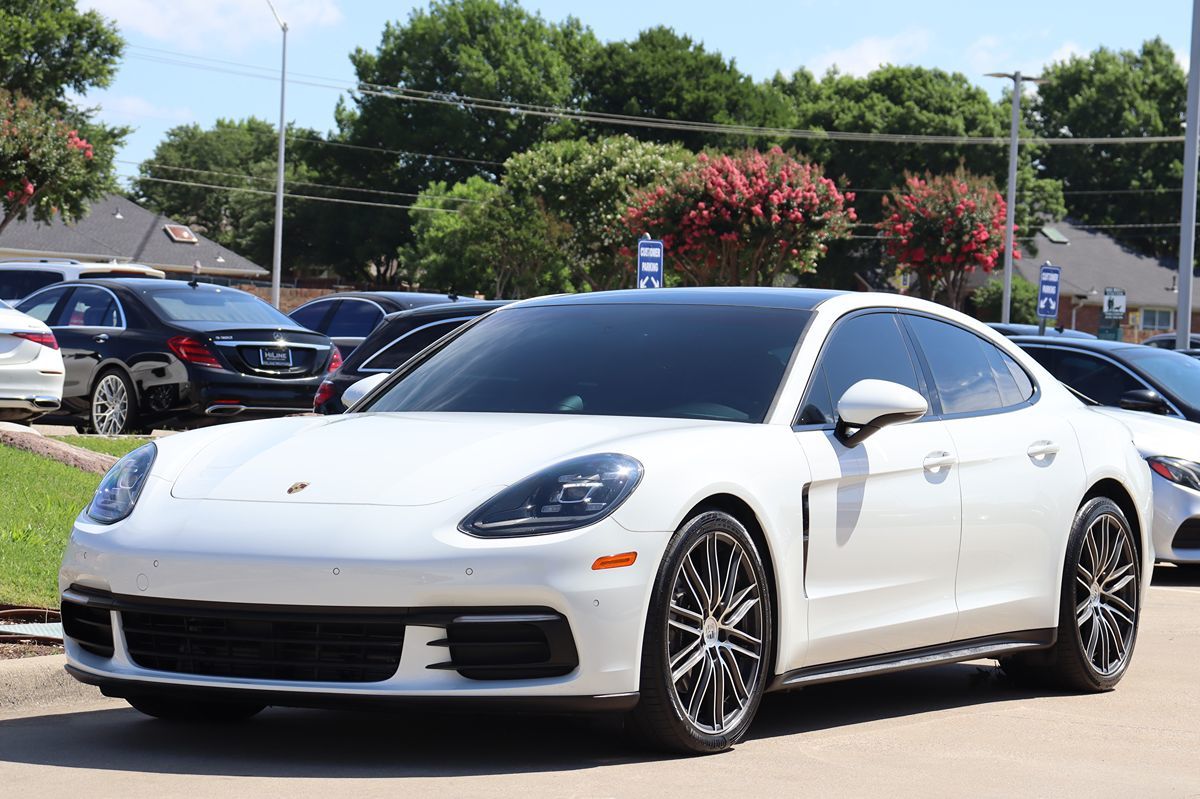 2018 Porsche Panamera Base 4 photo 2