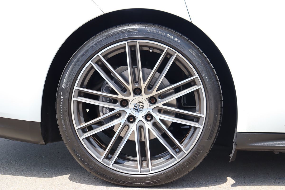 2018 Porsche Panamera Base 4 photo 50