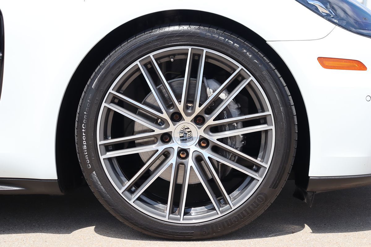 2018 Porsche Panamera Base 4 photo 52