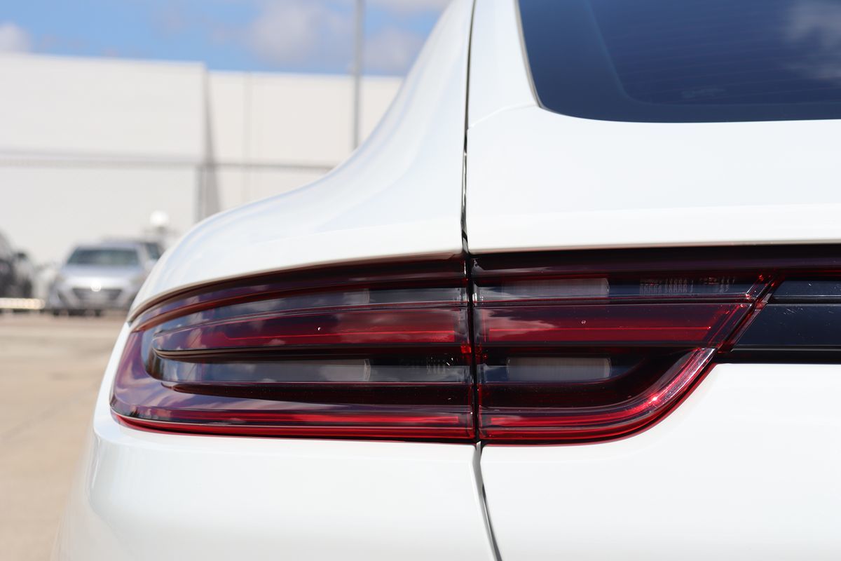 2018 Porsche Panamera Base 4 photo 10