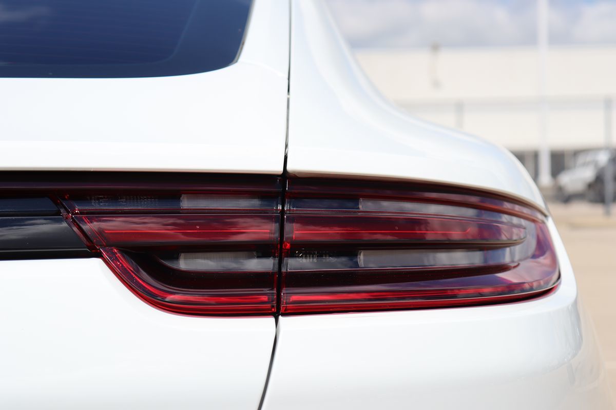 2018 Porsche Panamera Base 4 photo 11