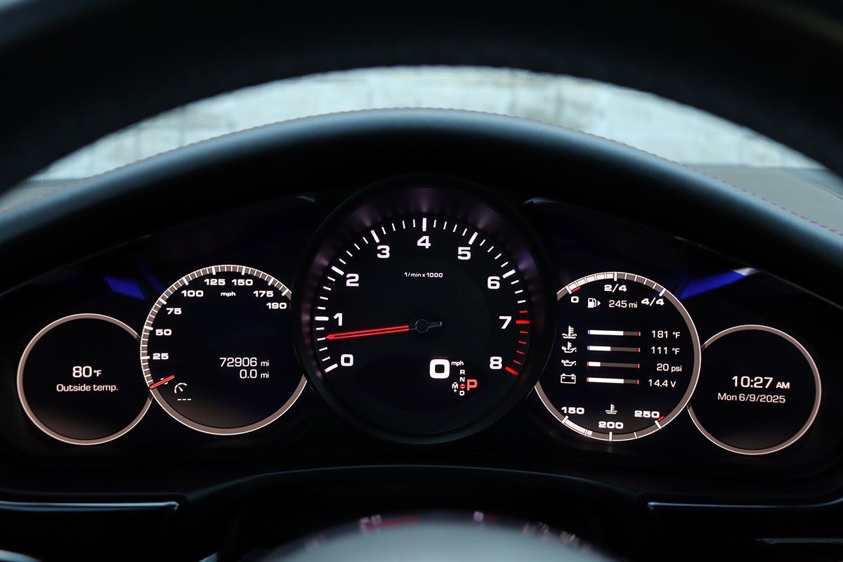 2018 Porsche Panamera Base 4 photo 18