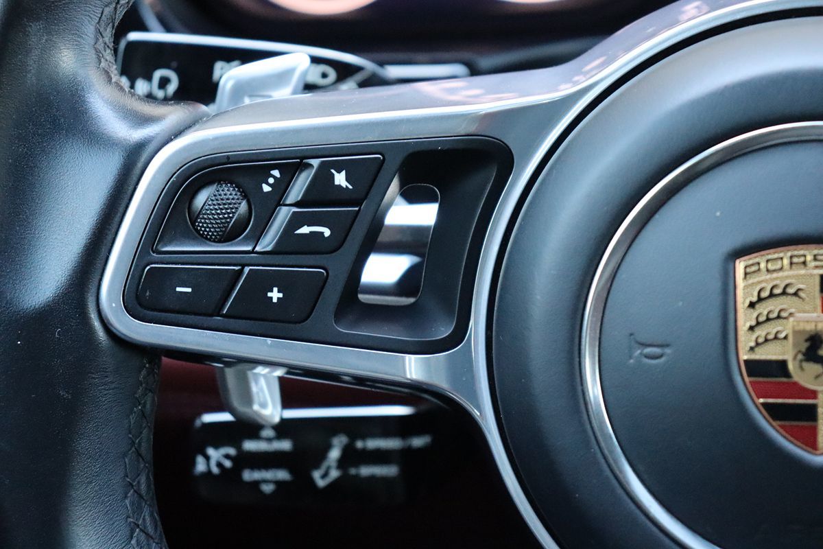 2018 Porsche Panamera Base 4 photo 16
