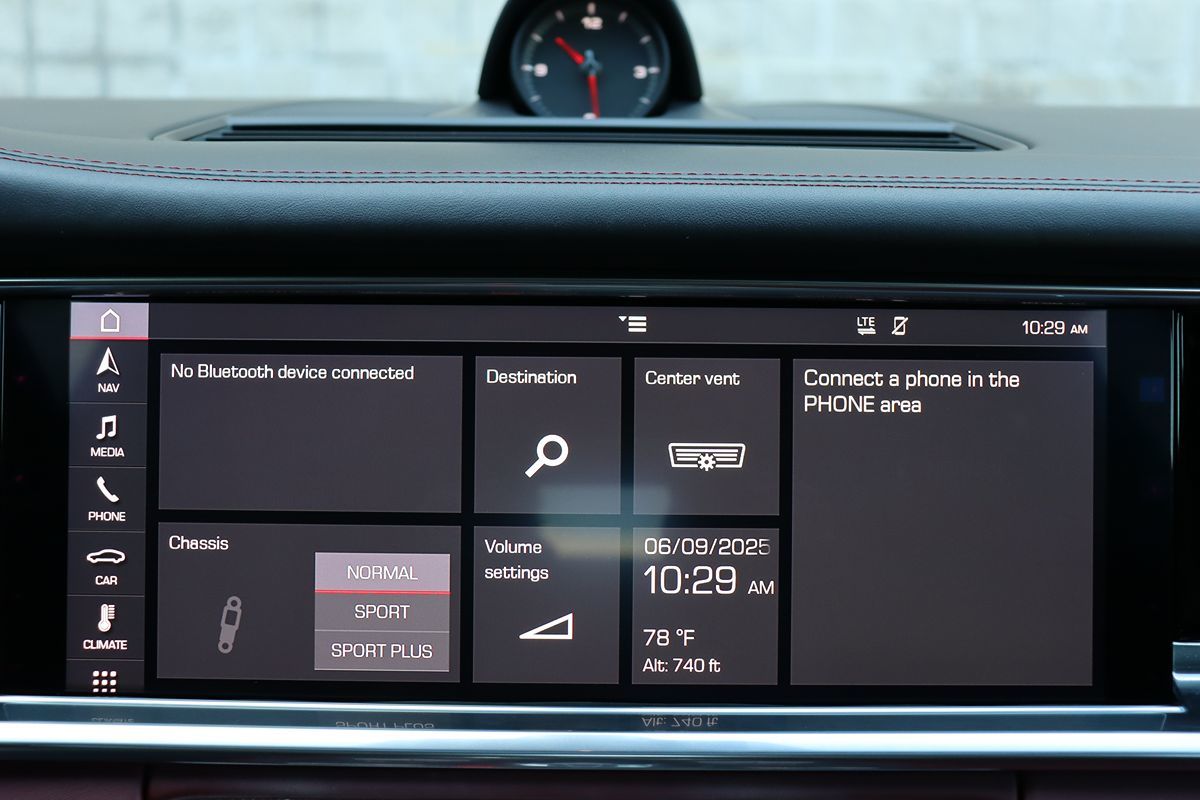 2018 Porsche Panamera Base 4 photo 26