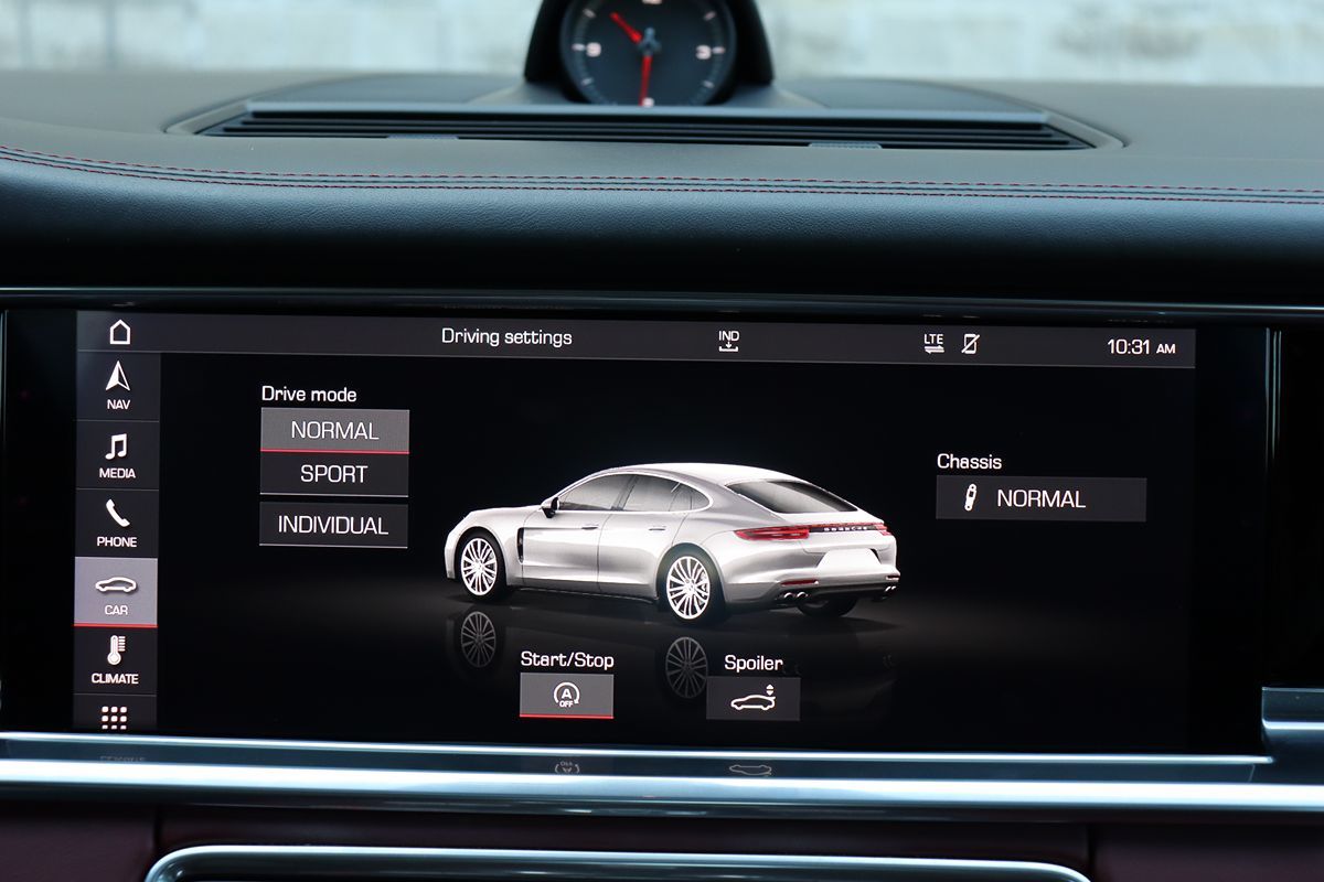 2018 Porsche Panamera Base 4 photo 22