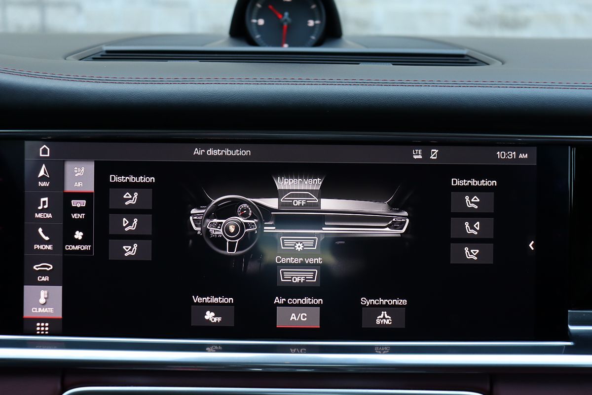 2018 Porsche Panamera Base 4 photo 23