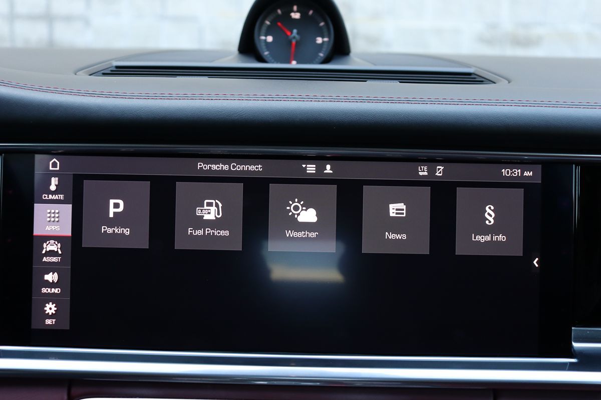 2018 Porsche Panamera Base 4 photo 24