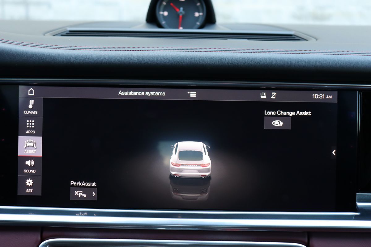 2018 Porsche Panamera Base 4 photo 25