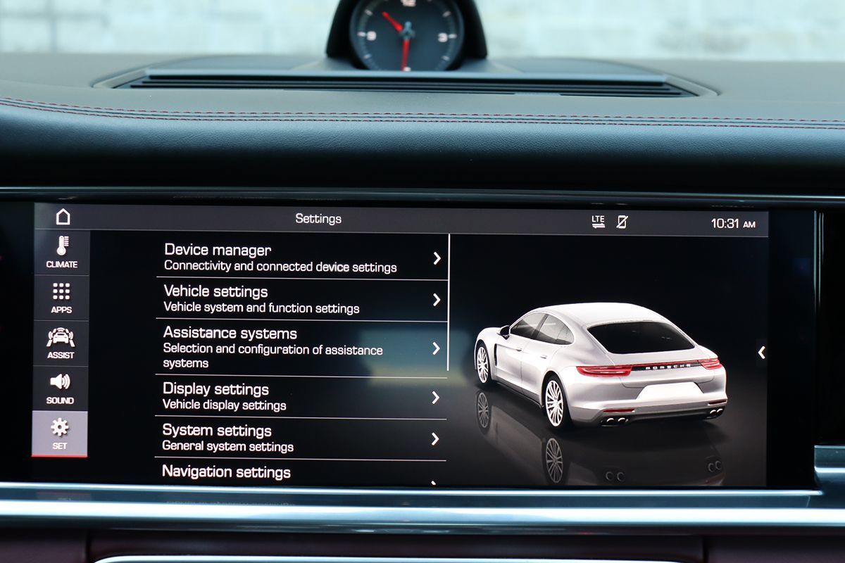 2018 Porsche Panamera Base 4 photo 28