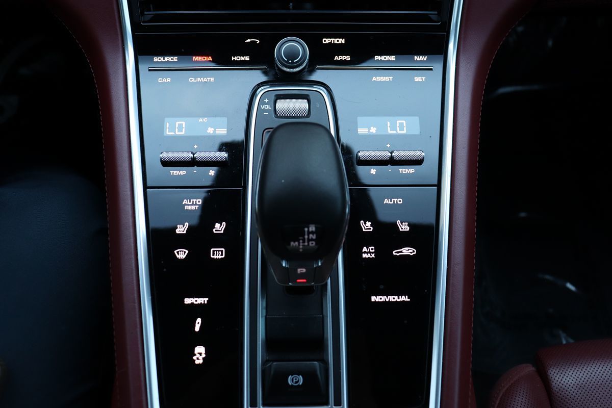 2018 Porsche Panamera Base 4 photo 30