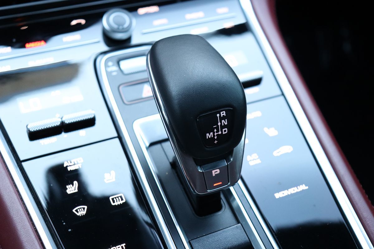 2018 Porsche Panamera Base 4 photo 29