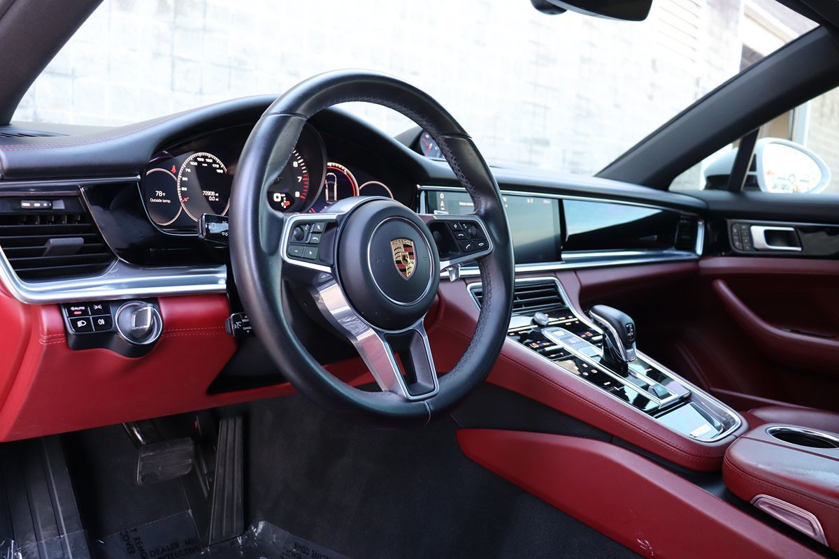 2018 Porsche Panamera Base 4 photo 13