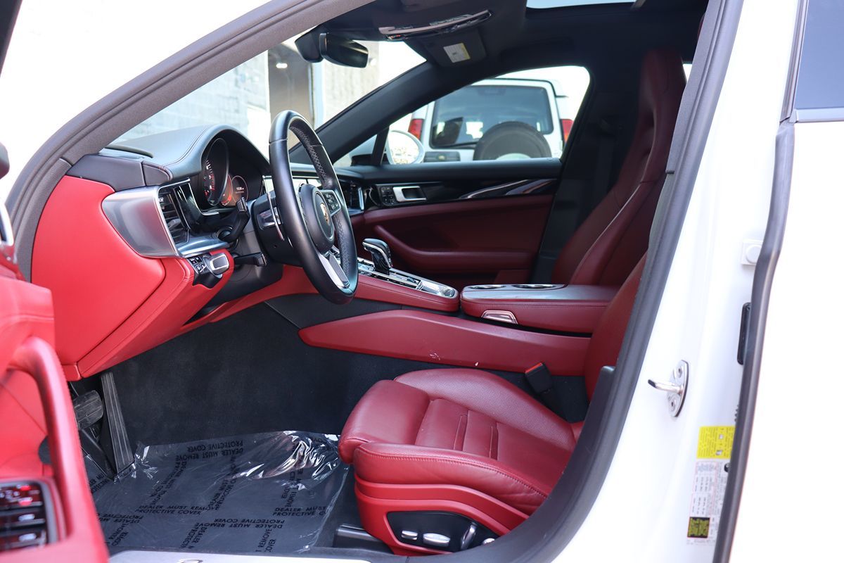 2018 Porsche Panamera Base 4 photo 32
