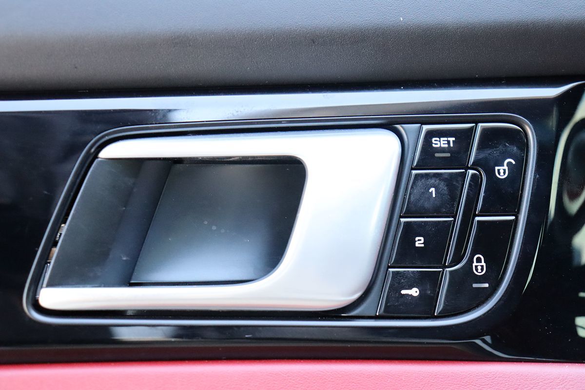 2018 Porsche Panamera Base 4 photo 45