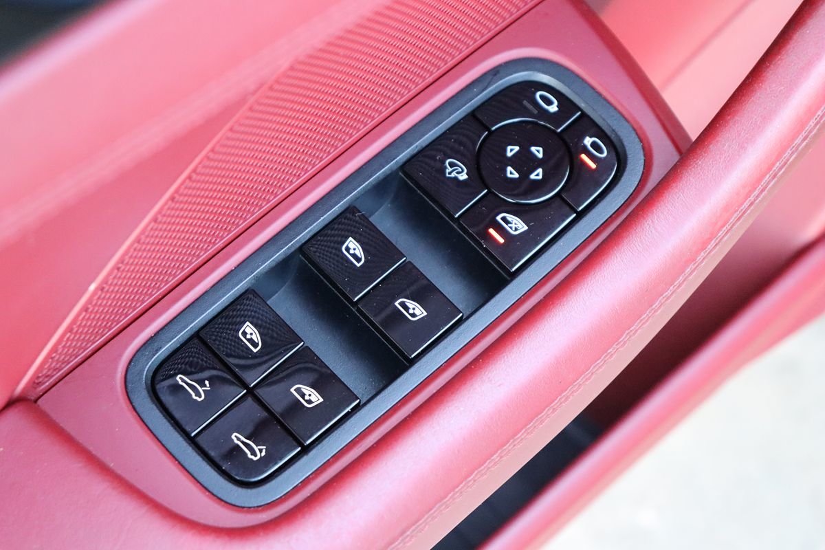 2018 Porsche Panamera Base 4 photo 43