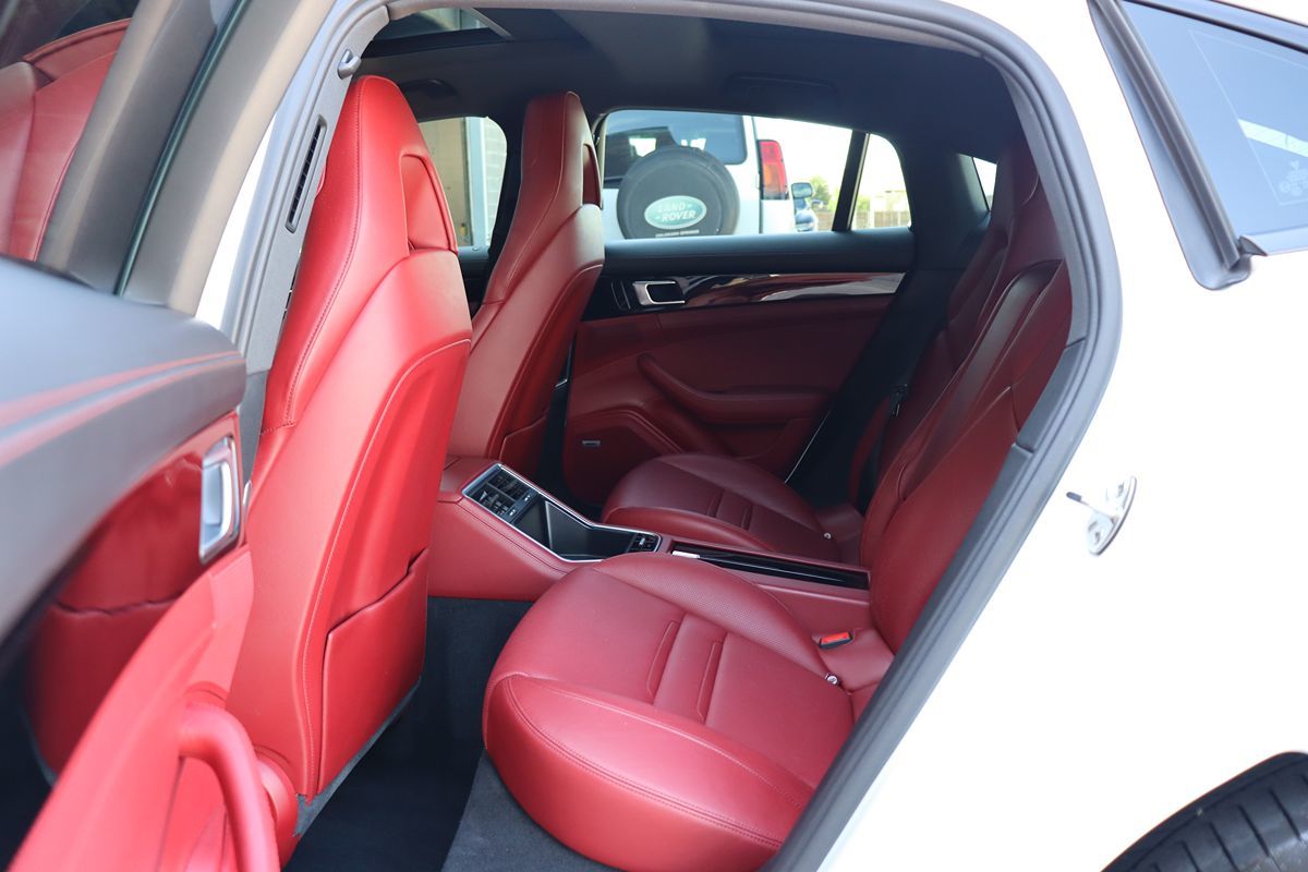 2018 Porsche Panamera Base 4 photo 40