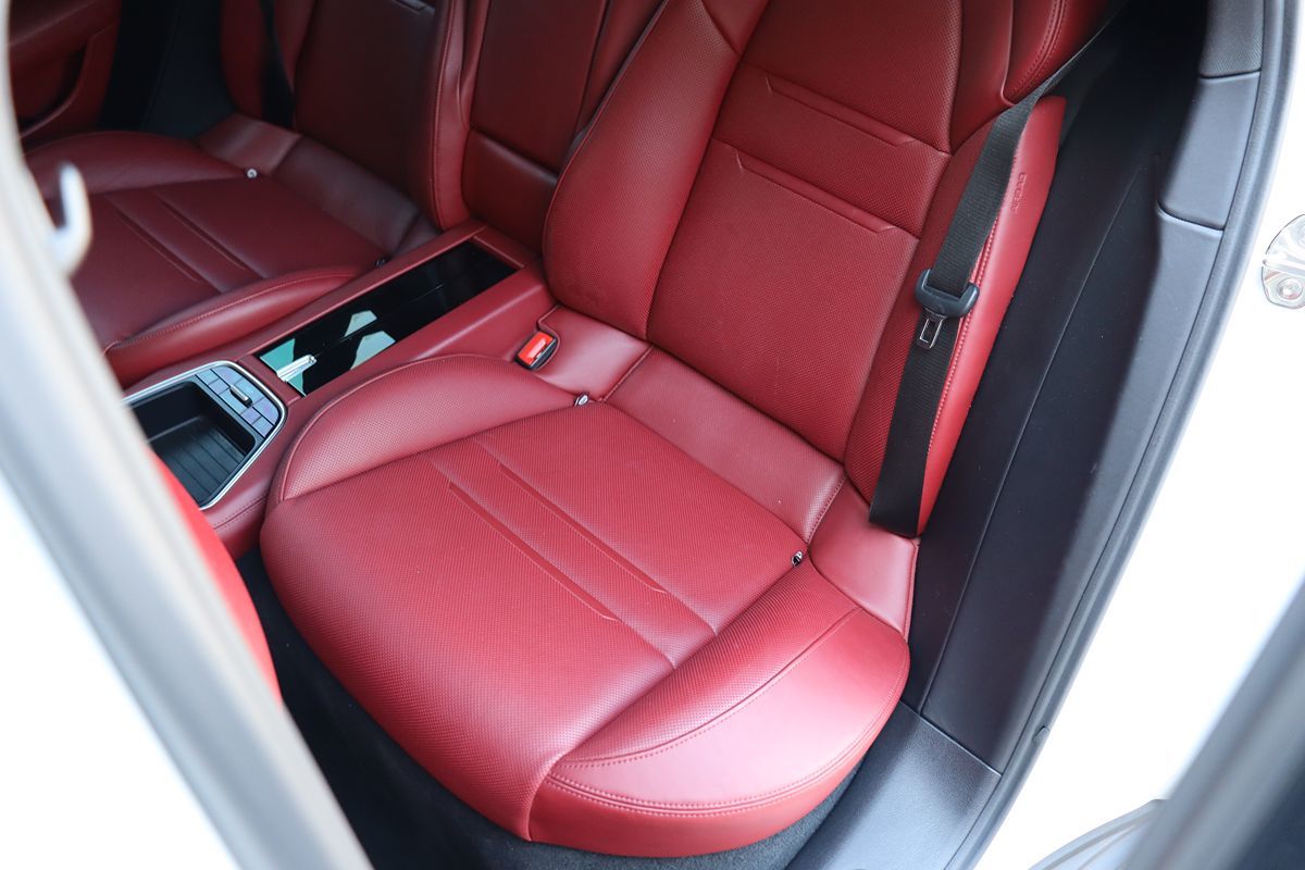 2018 Porsche Panamera Base 4 photo 42