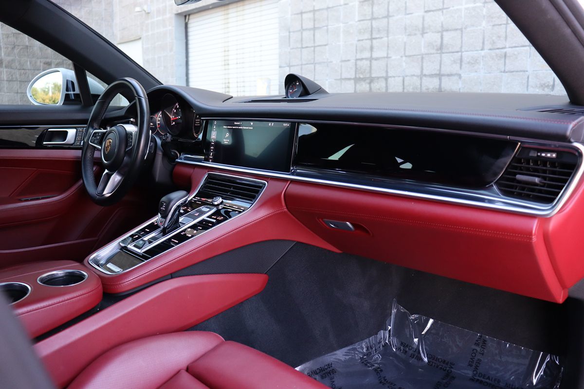 2018 Porsche Panamera Base 4 photo 14
