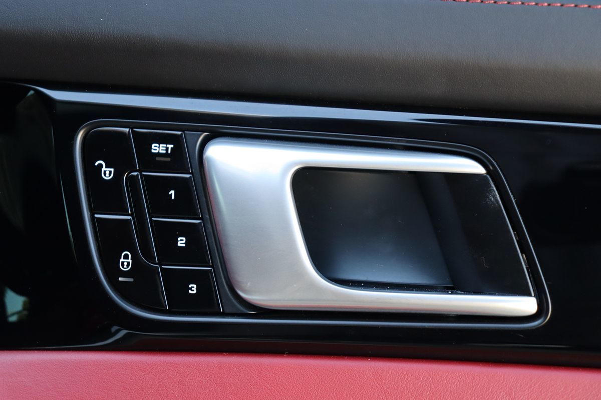 2018 Porsche Panamera Base 4 photo 46