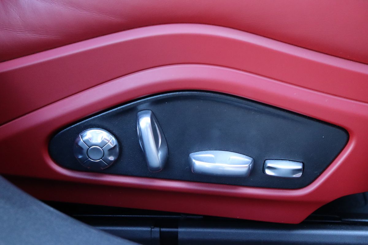 2018 Porsche Panamera Base 4 photo 35