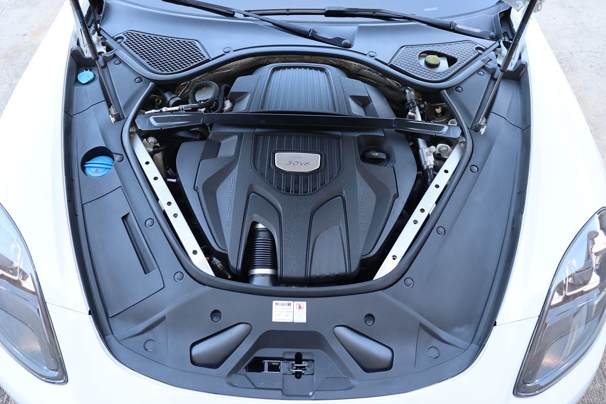 2018 Porsche Panamera Base 4 photo 54