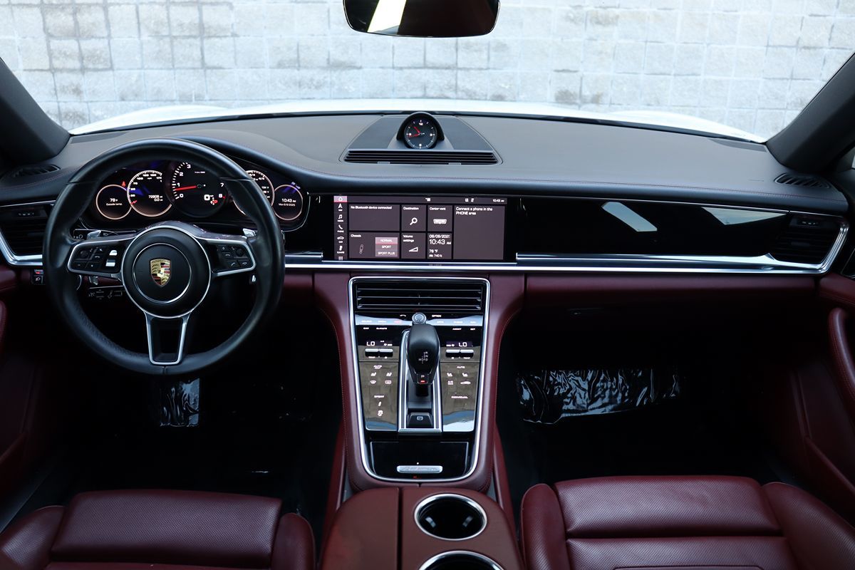 2018 Porsche Panamera Base 4 photo 12