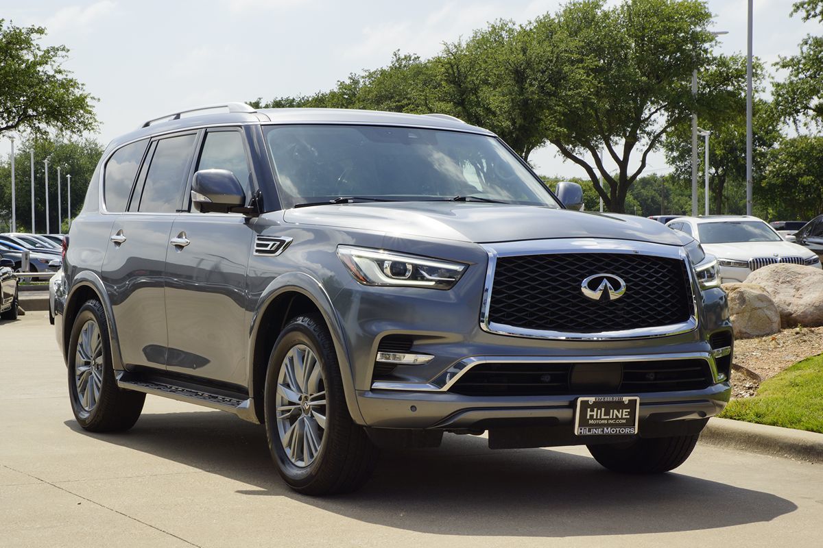 2021 Infiniti QX80 Luxe photo 2