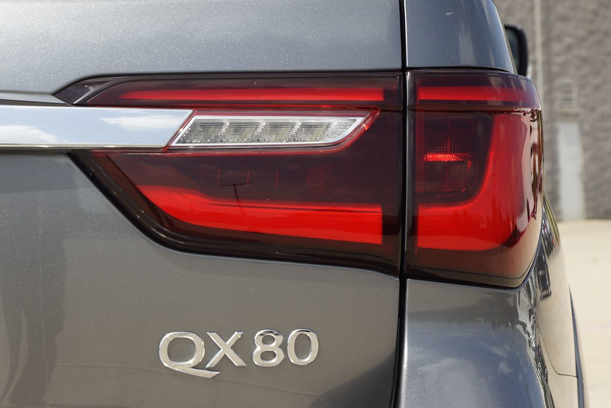 2021 Infiniti QX80 Luxe photo 13