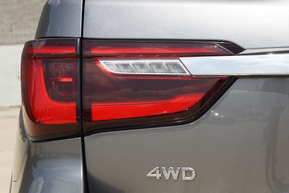 2021 Infiniti QX80 Luxe photo 12