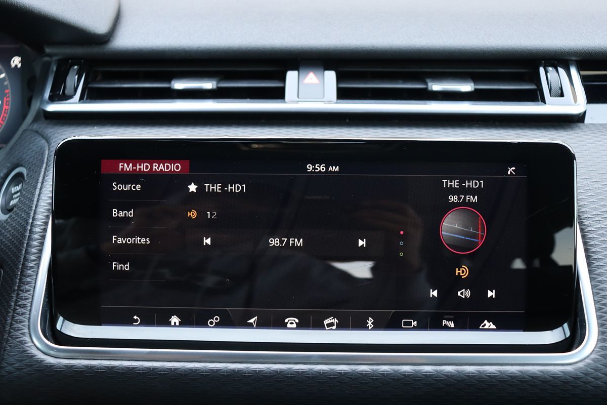 2018 Land Rover Range Rover Velar R-Dynamic SE photo 26
