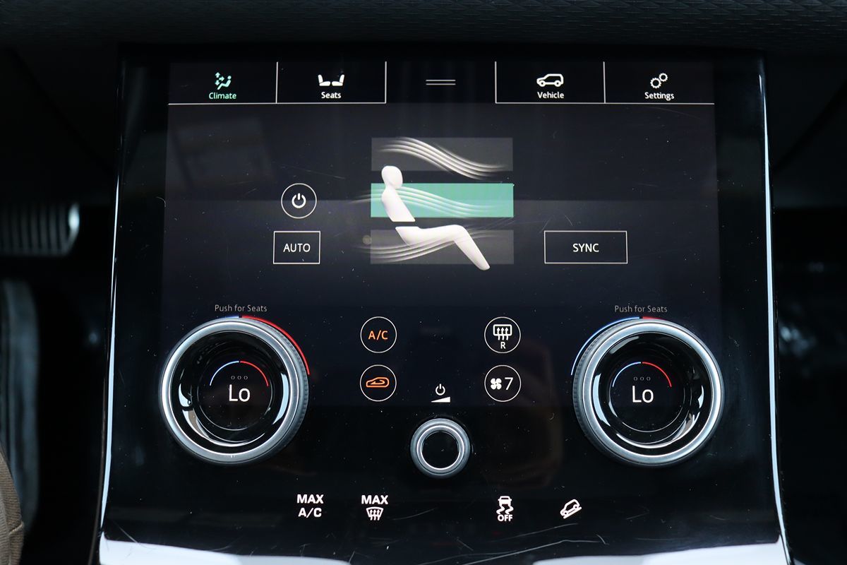 2018 Land Rover Range Rover Velar R-Dynamic SE photo 28