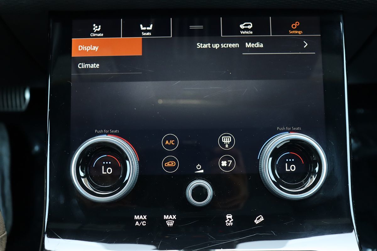 2018 Land Rover Range Rover Velar R-Dynamic SE photo 32