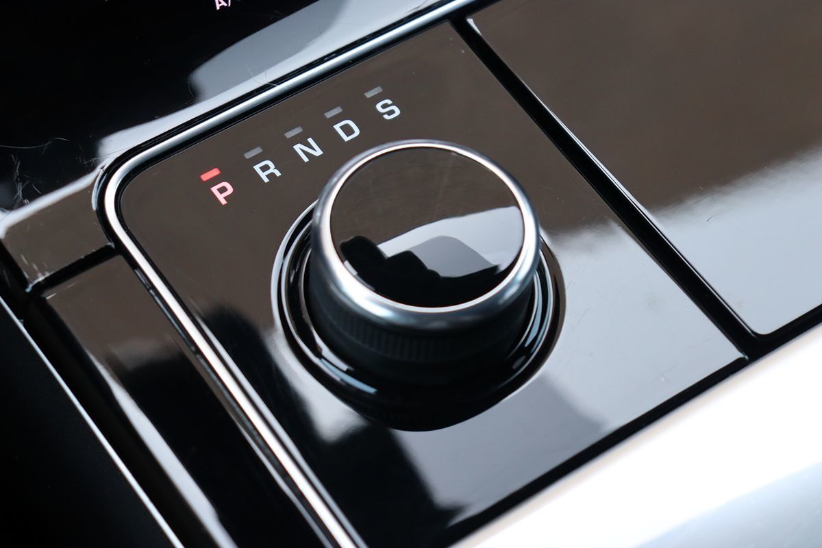 2018 Land Rover Range Rover Velar R-Dynamic SE photo 33