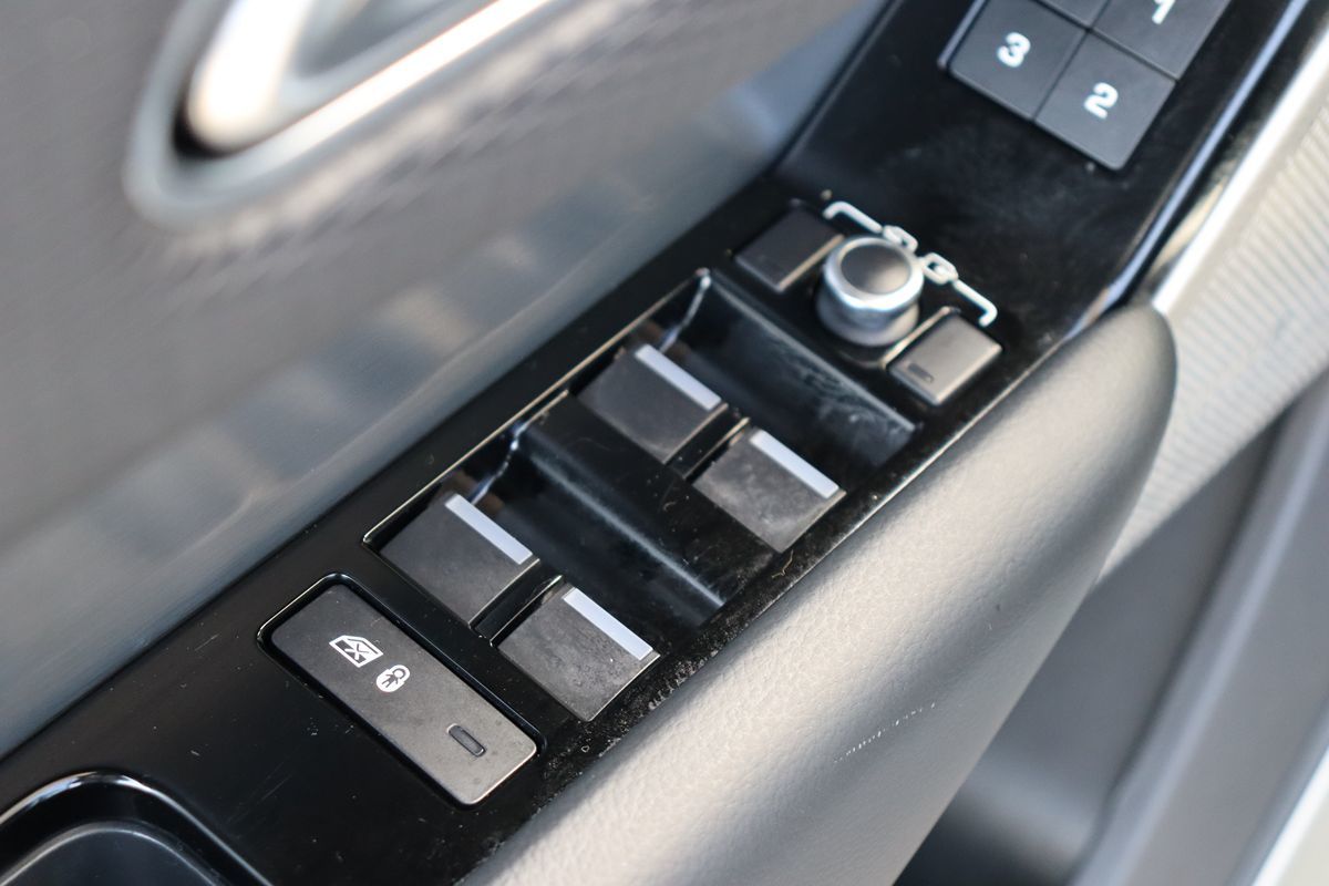 2018 Land Rover Range Rover Velar R-Dynamic SE photo 48