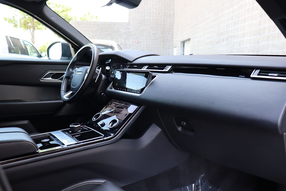2018 Land Rover Range Rover Velar R-Dynamic SE photo 16