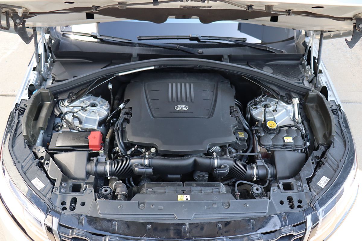 2018 Land Rover Range Rover Velar R-Dynamic SE photo 60