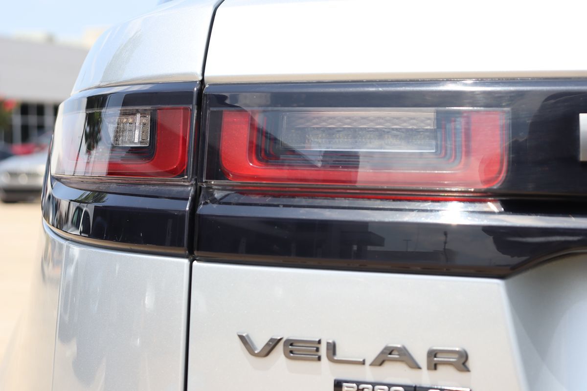 2018 Land Rover Range Rover Velar R-Dynamic SE photo 12
