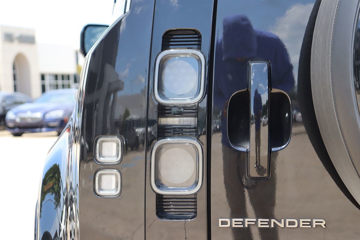 2022 Land Rover Defender 110 X photo 12