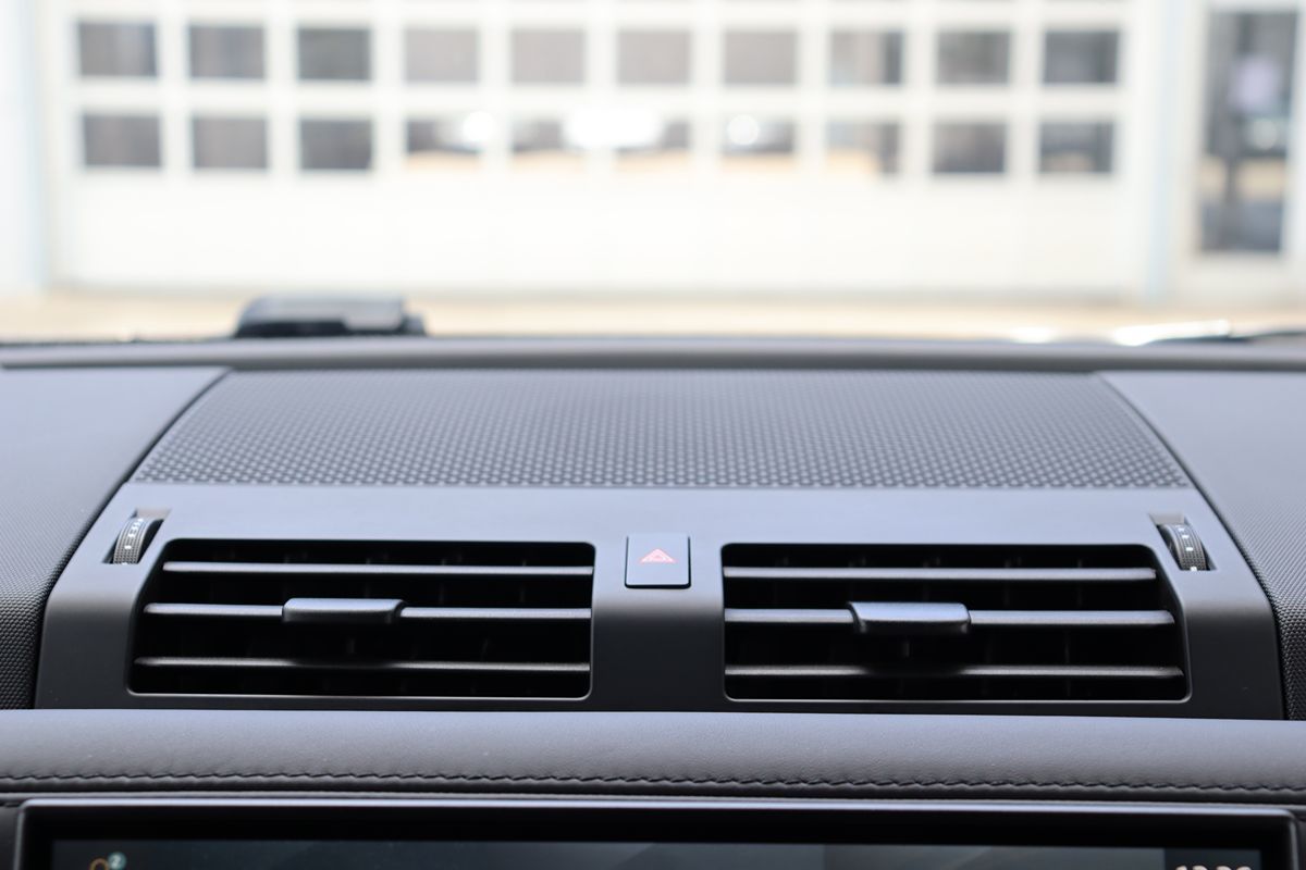 2022 Land Rover Defender 110 X photo 25