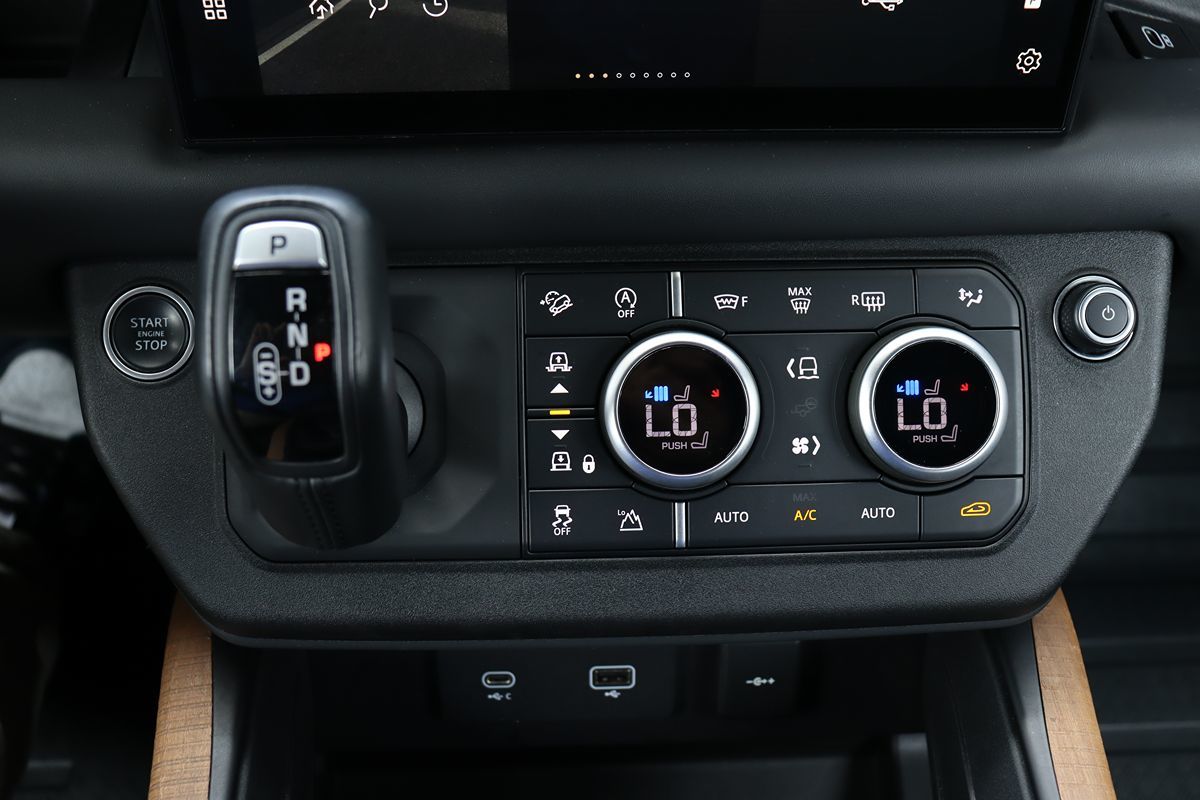2022 Land Rover Defender 110 X photo 32