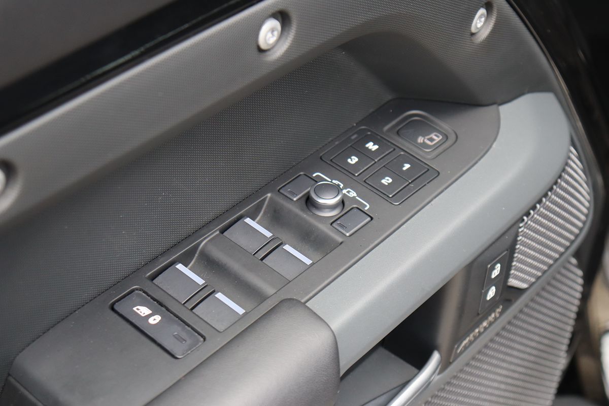 2022 Land Rover Defender 110 X photo 44