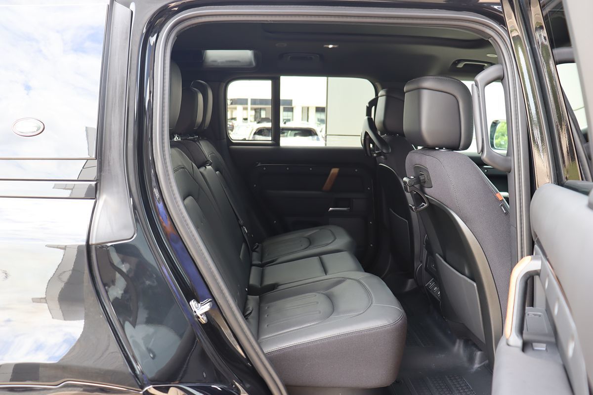 2022 Land Rover Defender 110 X photo 38