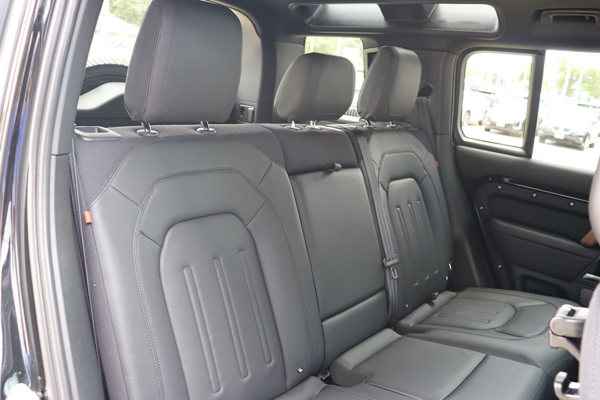 2022 Land Rover Defender 110 X photo 40