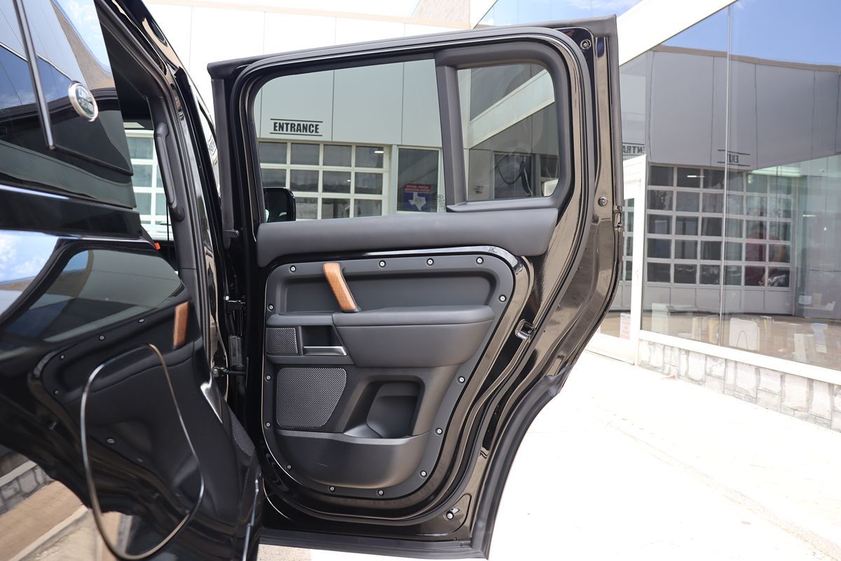 2022 Land Rover Defender 110 X photo 47