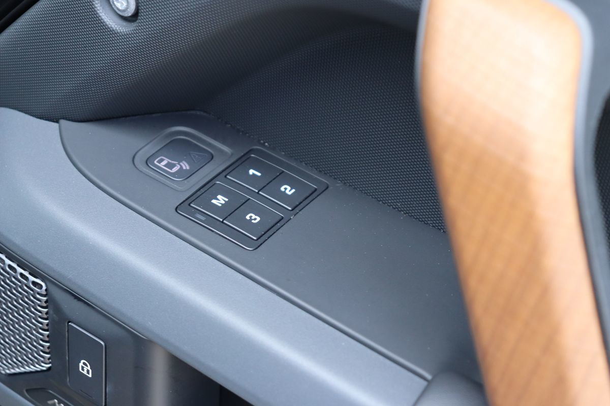 2022 Land Rover Defender 110 X photo 45