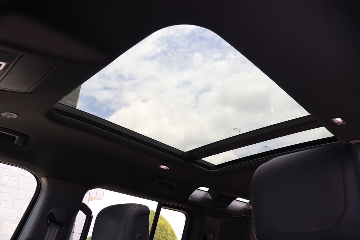 2022 Land Rover Defender 110 X photo 15