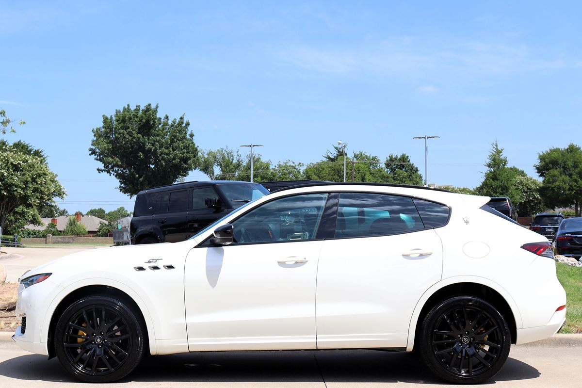 2022 Maserati Levante GT photo 3