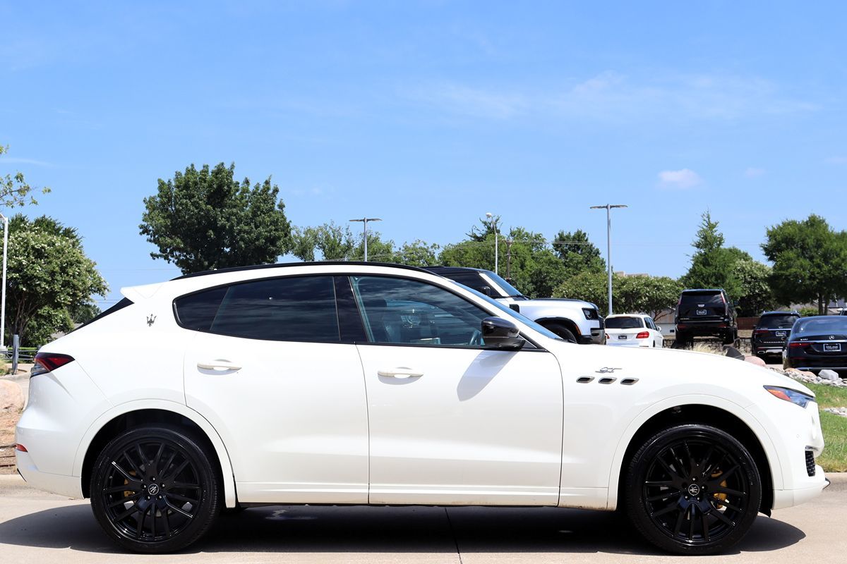 2022 Maserati Levante GT photo 2